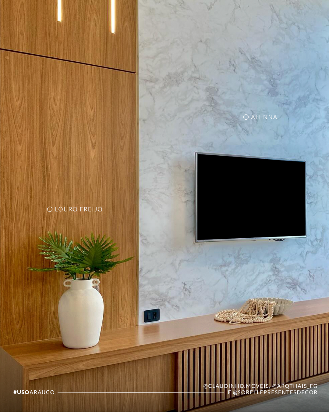Sala de estar com painel Louro Freijó e Atenna